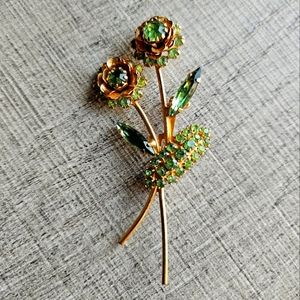 Vintage green flower brooch